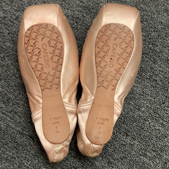 Ballet Pointe Shoes: Capezio Cambré 1127W 6.5M Modified/Gently Used - Picture 3 of 6